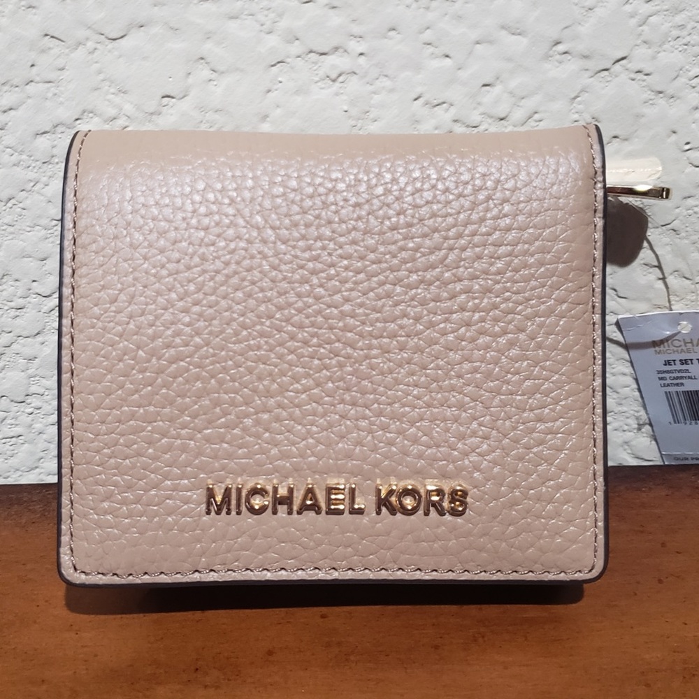 Michael Kors Jet Set Travel Carryall Wallet